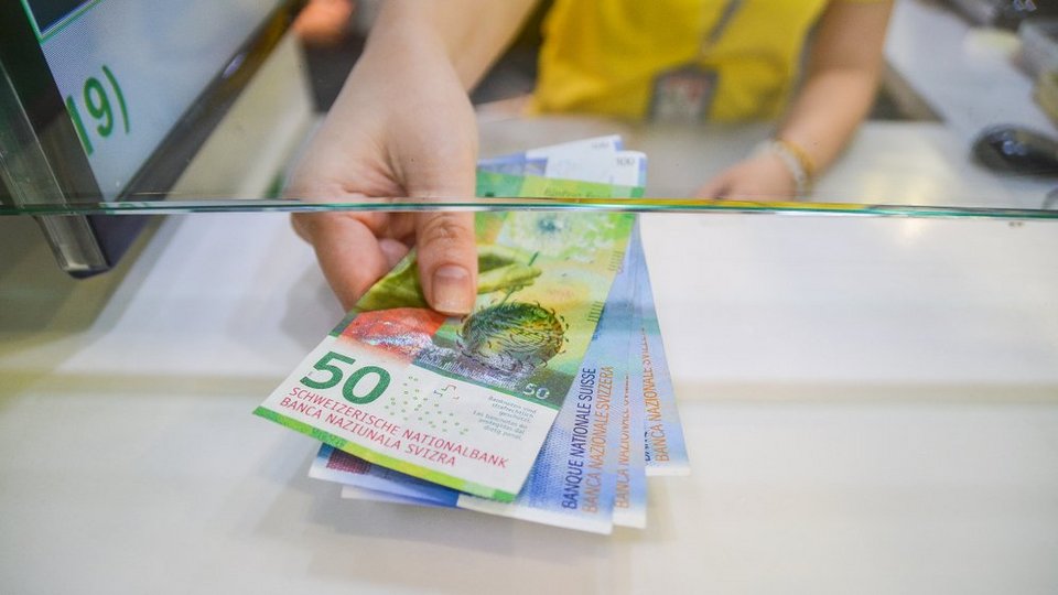 Geld wird ausbezahlt